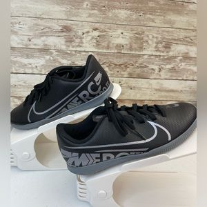 Nike Merc Mercurial Vapor Black Gray Indoor  Football Shoes Boys Youth Sz 1 NEW